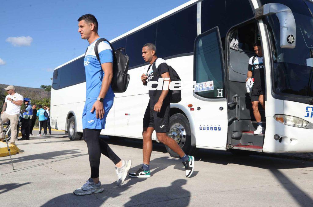 Caras nuevas y visita sorpresa: así fue el primer entrenamiento de la Selección de Honduras que piensa ya en Bermudas