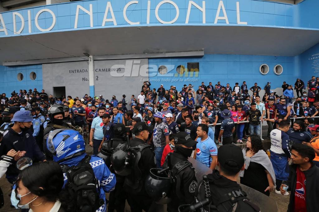 ¡Se pinta el Nacional! Así se vivió la previa de la final de ida entre Motagua y Real España: la afición puso el color