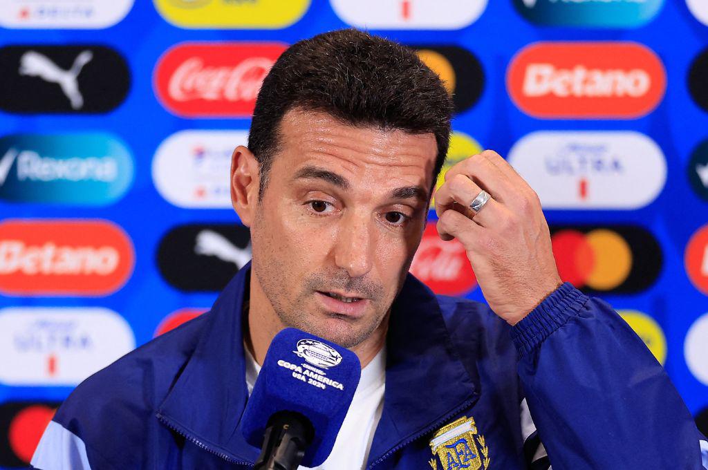 La reacción de Scaloni sobre las declaraciones de Bielsa y dio detalles del 11 de Argentina para la final ante Colombia