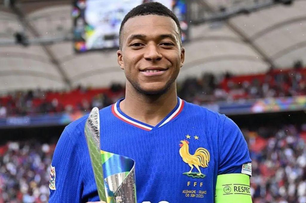 ¿Noviazgo confirmado? Mbappé estalla las redes: la hermosa actriz con la que ha sido ligado la estrella del Real Madrid