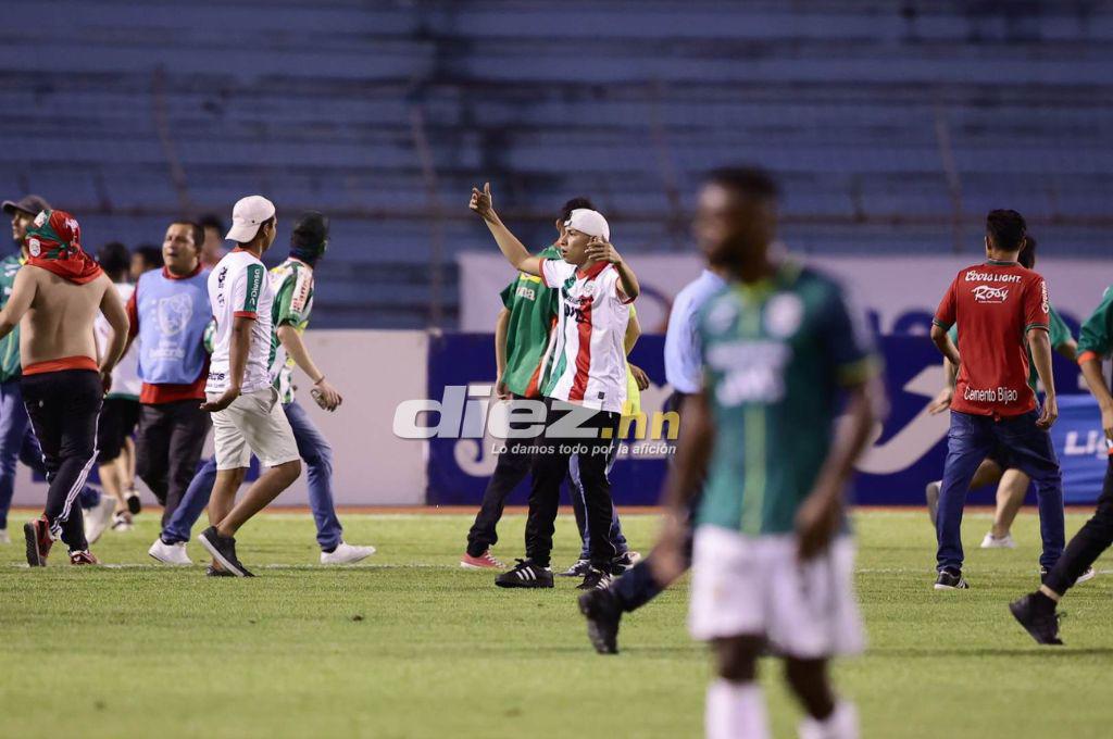 Las imágenes del caos en el Olímpico: Piedras, tres jugadores de Marathón se pusieron en riesgo ¿Y quién comenzó todo?