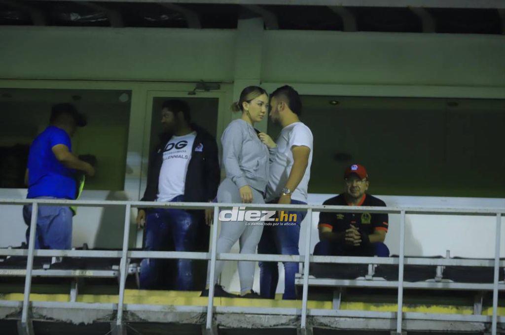 El cariño de Troglio a ex Olimpia, la bronca de Benguché y la molestia de la Ultra Fiel ¿quién es la chica de palco?