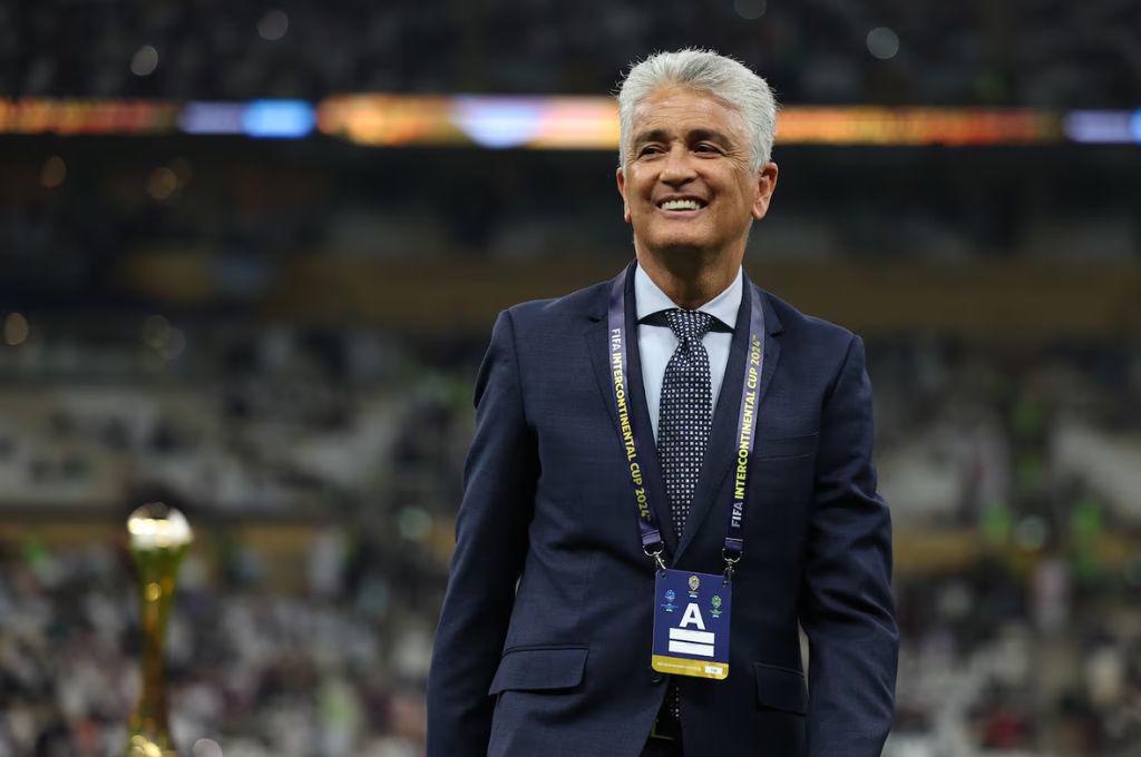 Mesut Özil, ex Real Madrid, se suma a Pelé y a Rambo: los futbolistas que se pasaron a la política ¡Uno sigue jugando en Inglaterra!