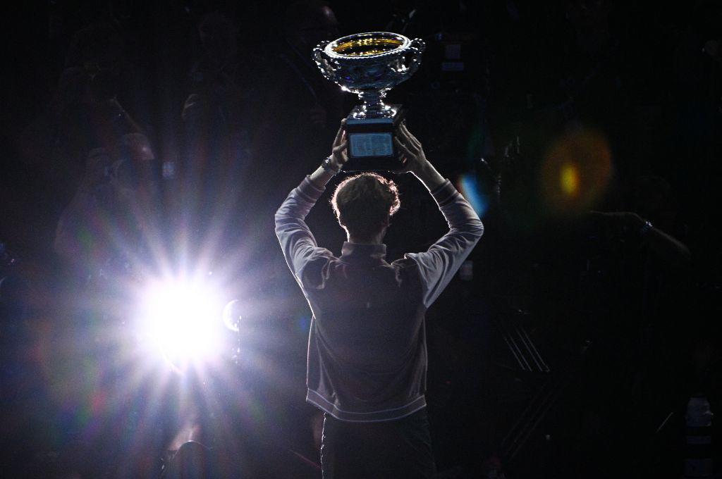 Italia se desborda por Sinner, el gesto ‘loco’ del campeón del Abierto de Australia y el mensaje especial a su padres