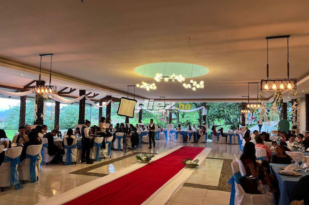 Francisco “Chelito” Martínez sorprende y se casó antes del partido de vuelta del repechaje ante Olancho FC