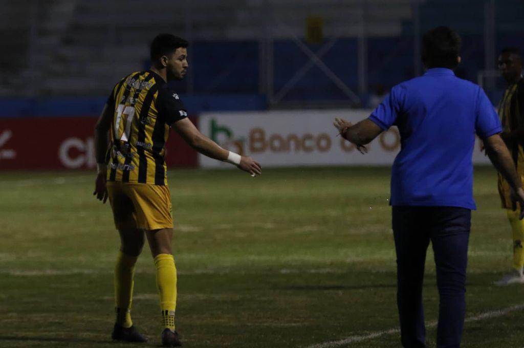 NO SE VIO EN TV: Los estadios estuvieron adornados con mujeres hermosas, la expulsión de Vargas y la celebración de Pedro Báez