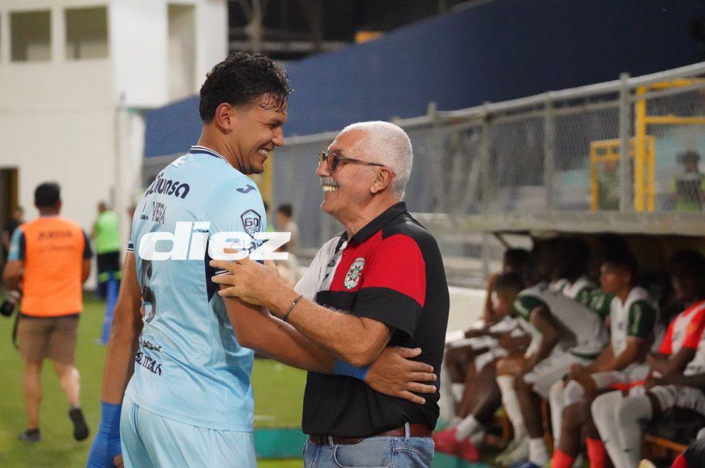 El provocador gesto de jugador de Motagua, niño sorprende a Anangonó y el abrazo de Diego Vázquez con su hijo tras el gol