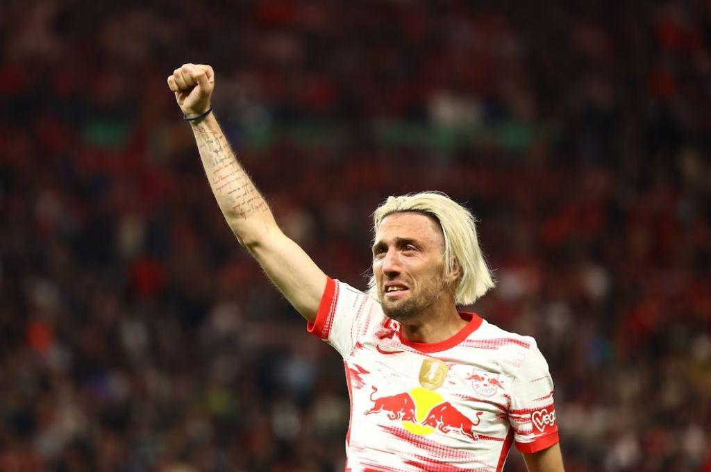 Multicampeón en Alemania es despedido de su club tras la muerte de su hermano: No imaginé que sería así