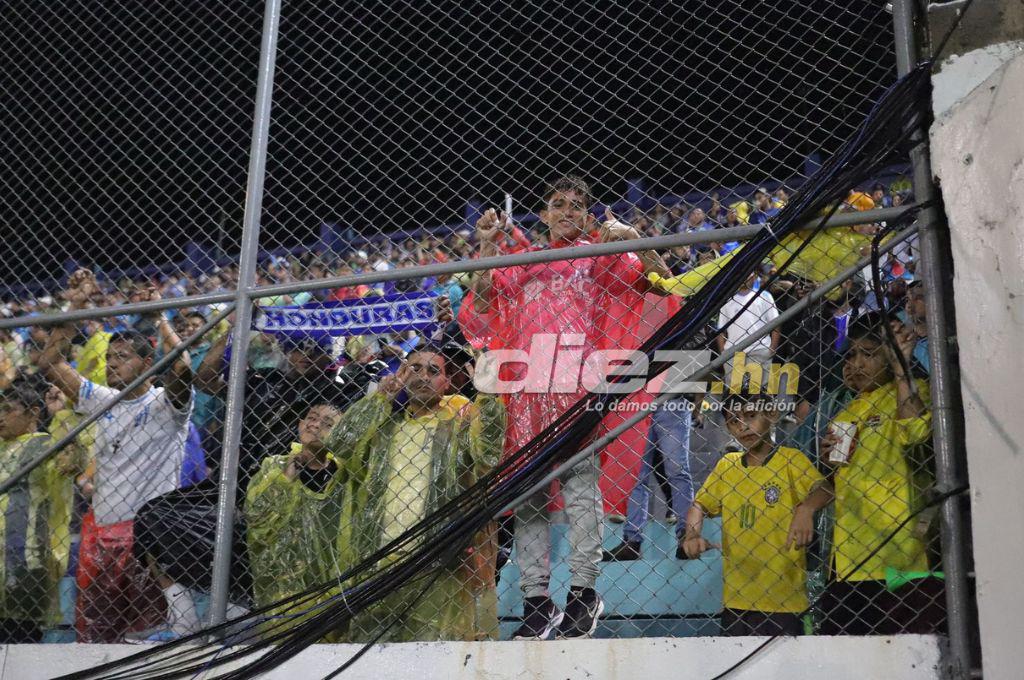 ¡Espectacular! Llenazo en el estadio Morazán por el Honduras-México pese a la lluvia y Rambo de León, presente