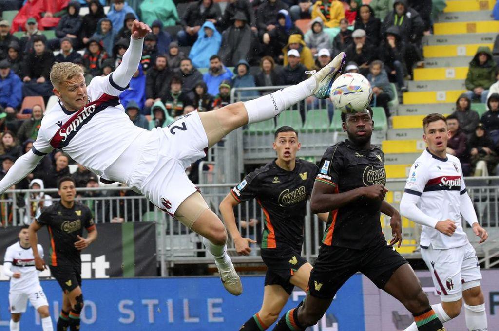 ¿Qué es lo que tiene? la llamativa marca que mostró un futbolista en su cuello y explica todo: Es una mordida zombie”