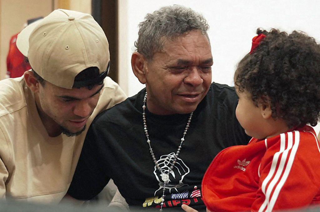 ¿Qué pasará con su familia? La determinación que tomó el Liverpool con respecto a Luis Díaz tras el secuestro de su padre