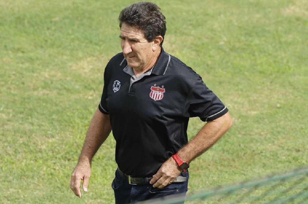 Héctor Vargas dispara: “Supuestamente dicen ser profesionales y son asalariados, tengo que tratar de cambiar eso”