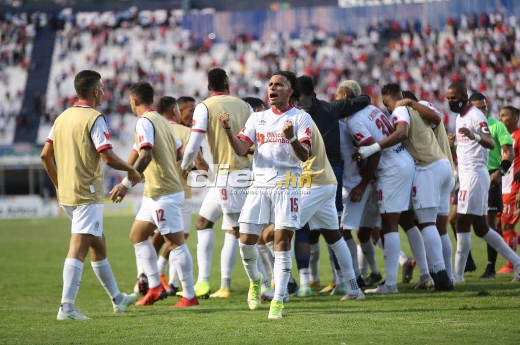 No lo viste en TV: Bellas mujeres, el festejo del Olimpia y los invitados de lujo en el palco