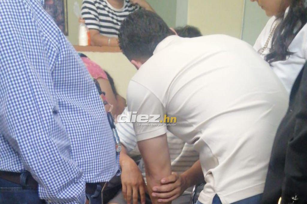 ¡Duro Momento! Rubén Matamoros es acompañado por sus familiares y amigos en el velatorio de su hijo menor