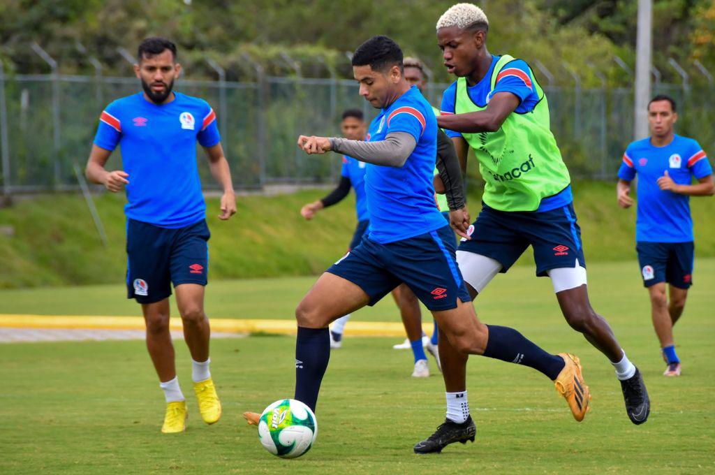 ¡Con Chirinos y Alex López! Pedro Troglio emprendió los trabajos en el Olimpia ¿qué pasará con Najar y Benguché?