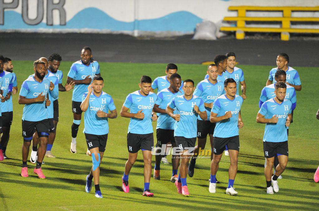 Suazo y Maynor dieron clases a los jóvenes: ¿Qué estuvo entrenando el ‘Choco’? y quién se llevó el baile en el rondo en el Chelato Uclés