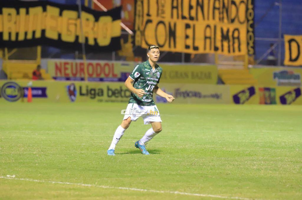 NO SE VIO EN TV: Las selfies del “Toro” Benguché, el detalle con los tacos del debutante Francisco Martínez y el enfado de Manolo Keosseián