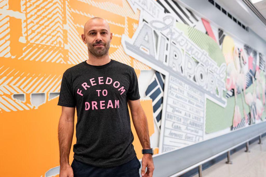 Mascherano llegó a Miami y fue recibido con tremendo abrazo; así le espera Messi y sus compañeros del Barcelona