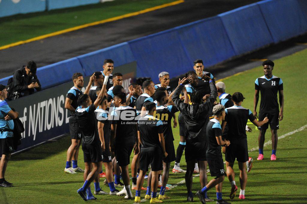 La charla de Rueda con Luis Palma y David Ruiz cambia de “look”: El último entrenamiento de Honduras de cara al choque con México