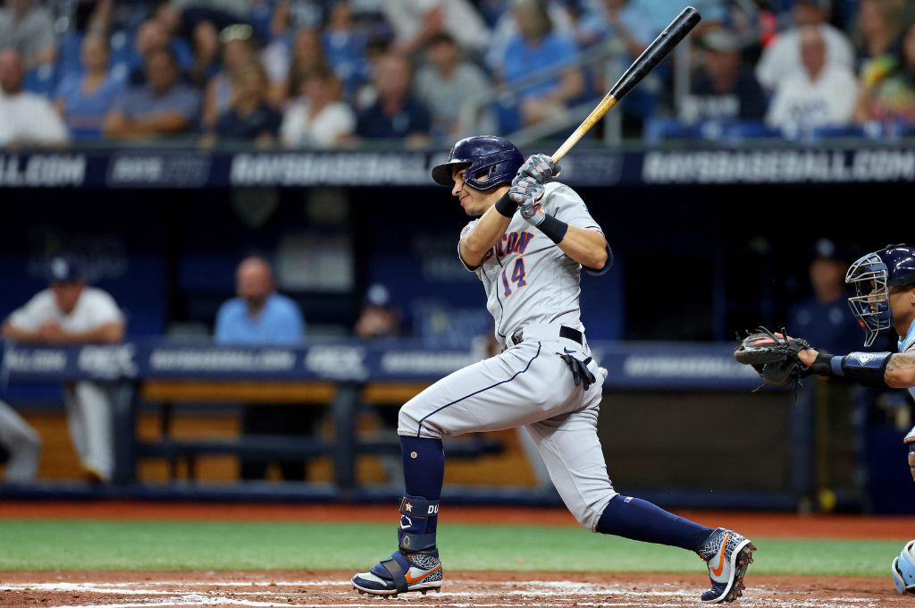 Sigue haciendo historia: El hondureño Mauricio Dubón rompe récord de 50 años en los Astros de Houston