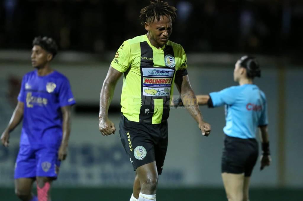 La frustración de Welcome, el festejo del Olancho y el ‘firulais’ en la cancha: así se vivió en fotos la final de la Liga de Ascenso