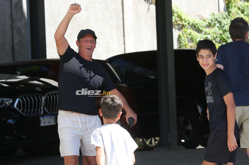 ¡Celebración de Campeón! Pedro Troglio y jugadores del Olimpia disfrutaron tras la conquista de la Copa invicta de Apertura
