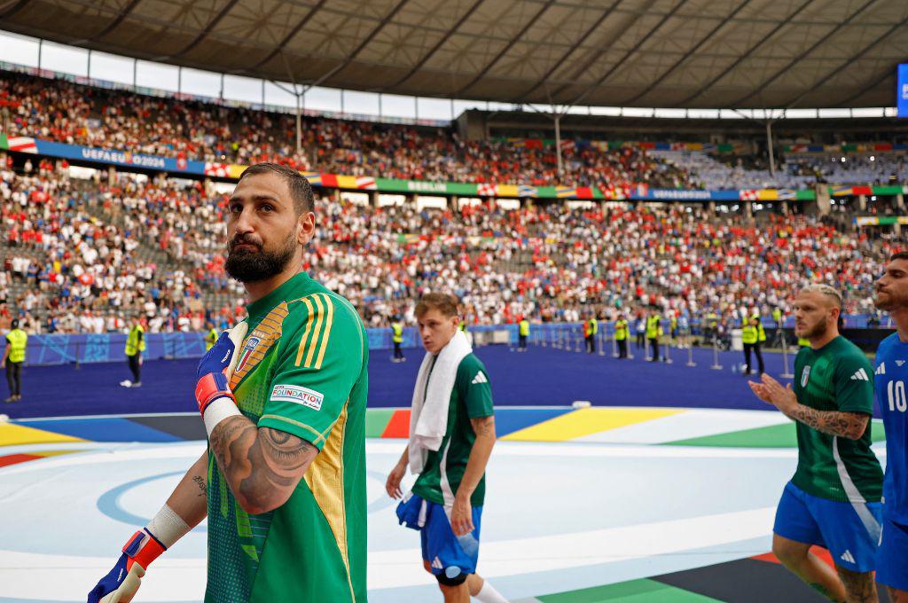 Desgarradoras imágenes de Italia, el último campeón de la Eurocopa, la decepción de Buffon y la fiesta de Suiza
