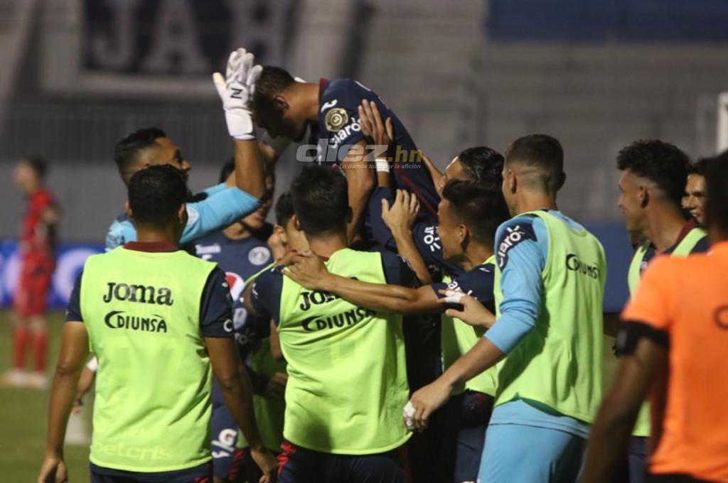 La pantalla de la barra en el Morazán, emotiva exaltación al “Colocho” Martínez, Puerto Cortés revive y Marathón se hunde
