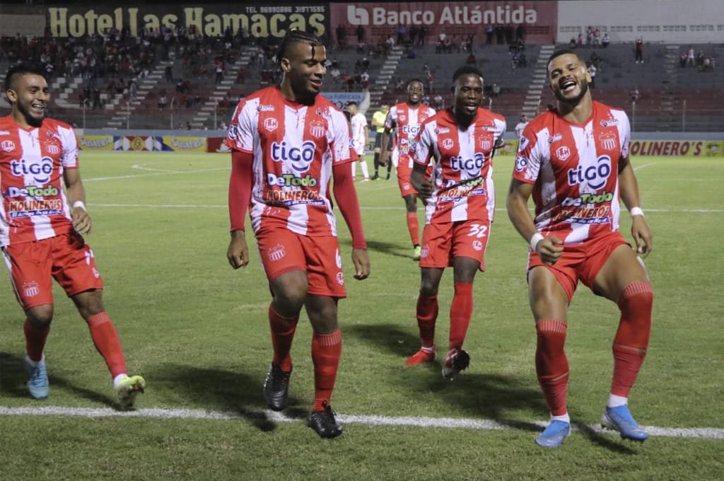 ¡Vida aplasta al Real Sociedad en el estadio Ceibeño con una hat-trick del brasileño Patryck Ferreira!