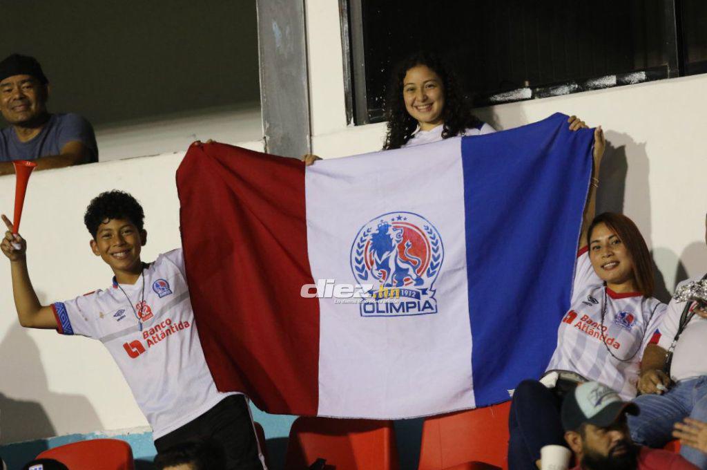 Mensaje a Municipal, el carro que se quedó botado y las chicas: ambientazo previo al partido de Olimpia por Liga Concacaf