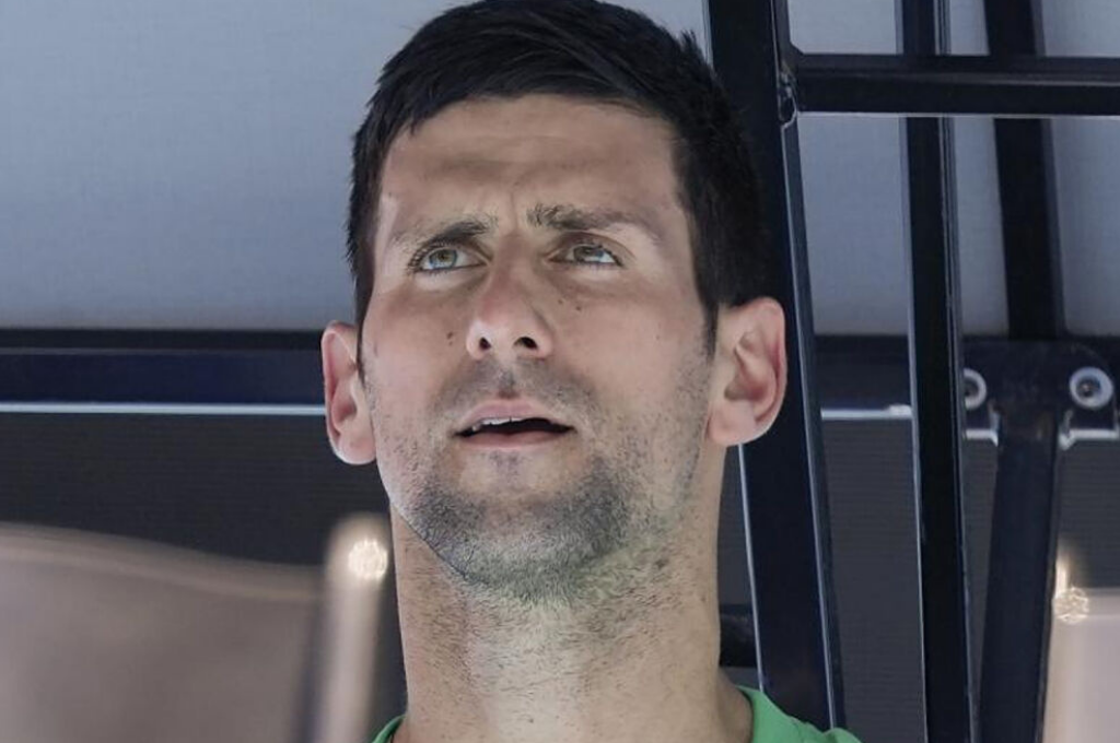 Detienen a Novak Djokovic en Australia la hasta resolución de tribunal: Examinan deportarlo