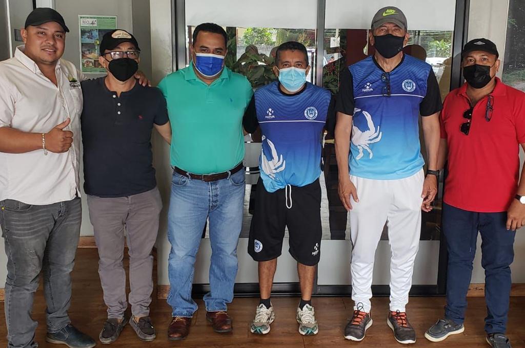 Vuelve la armonía a Victoria: Salomón Nazar se reunió con la junta directiva y definen premios para jugadores