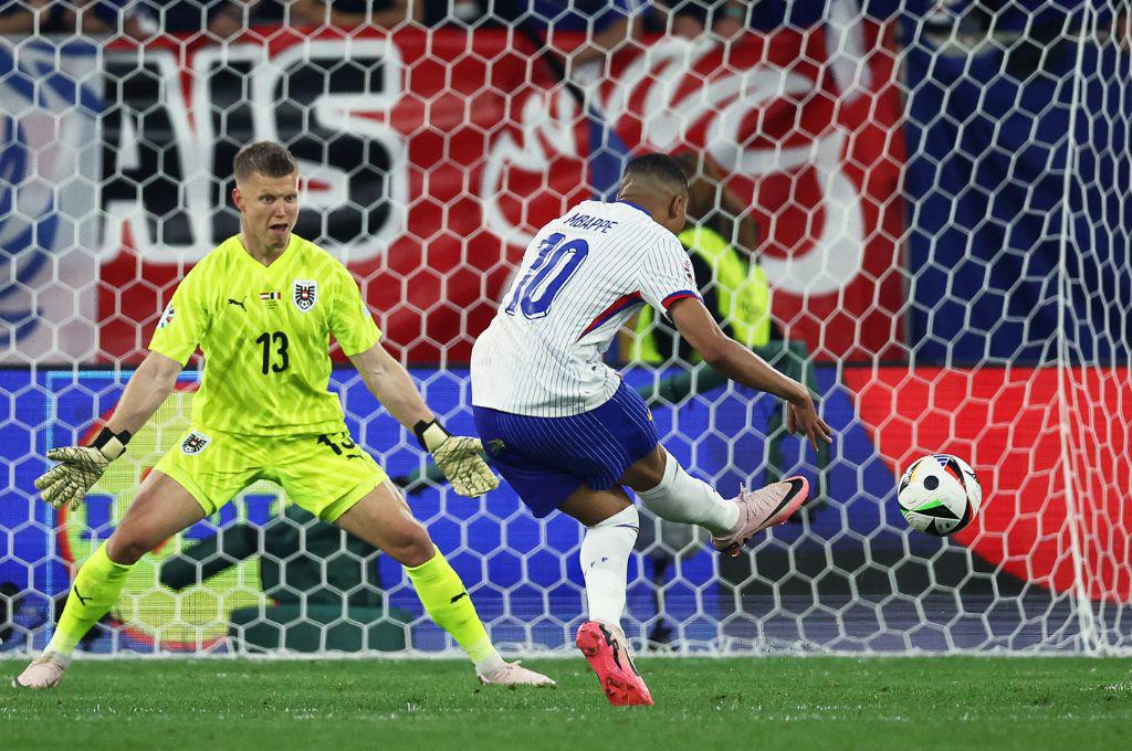 Mbappé se rompe, dardo de MisterChip a Kylian y Griezmann terminó lleno de sangre en el debut de Francia en la Eurocopa