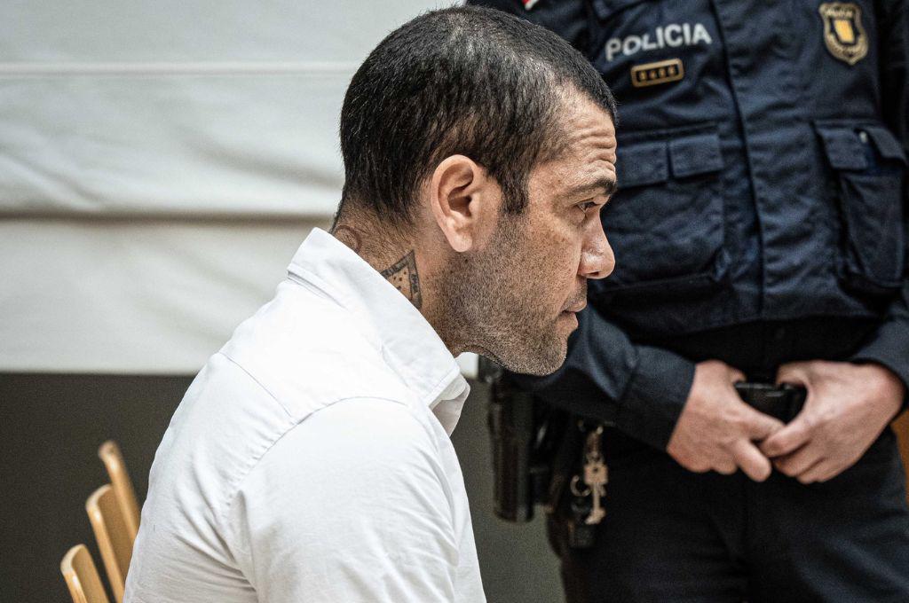 Dani Alves fue condenado por violación: los años que debe estar en la cárcel y la multa que debe pagar