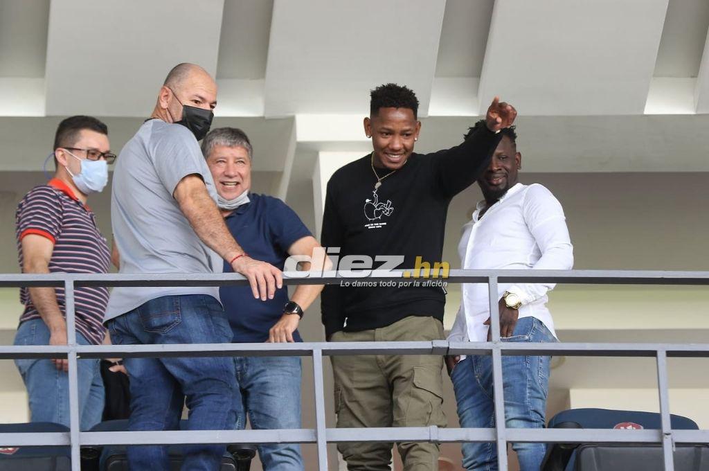 No lo viste en TV: Bellas mujeres, el festejo del Olimpia y los invitados de lujo en el palco