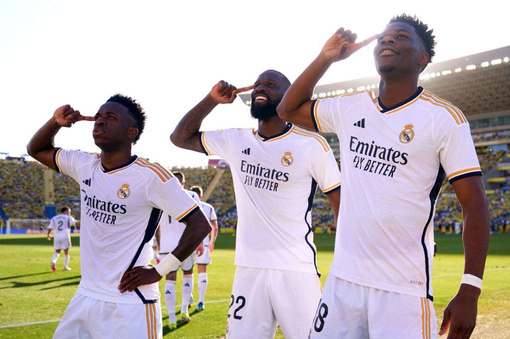 Real Madrid ejecuta su enésima remontada y se coloca líder de la Liga Española; Vinicius y Tchouaméni anotaron