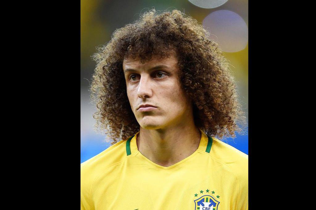 ¡Irreconocible! El rotundo cambio de look de David Luiz tras cortarse la melena: Parezco más joven