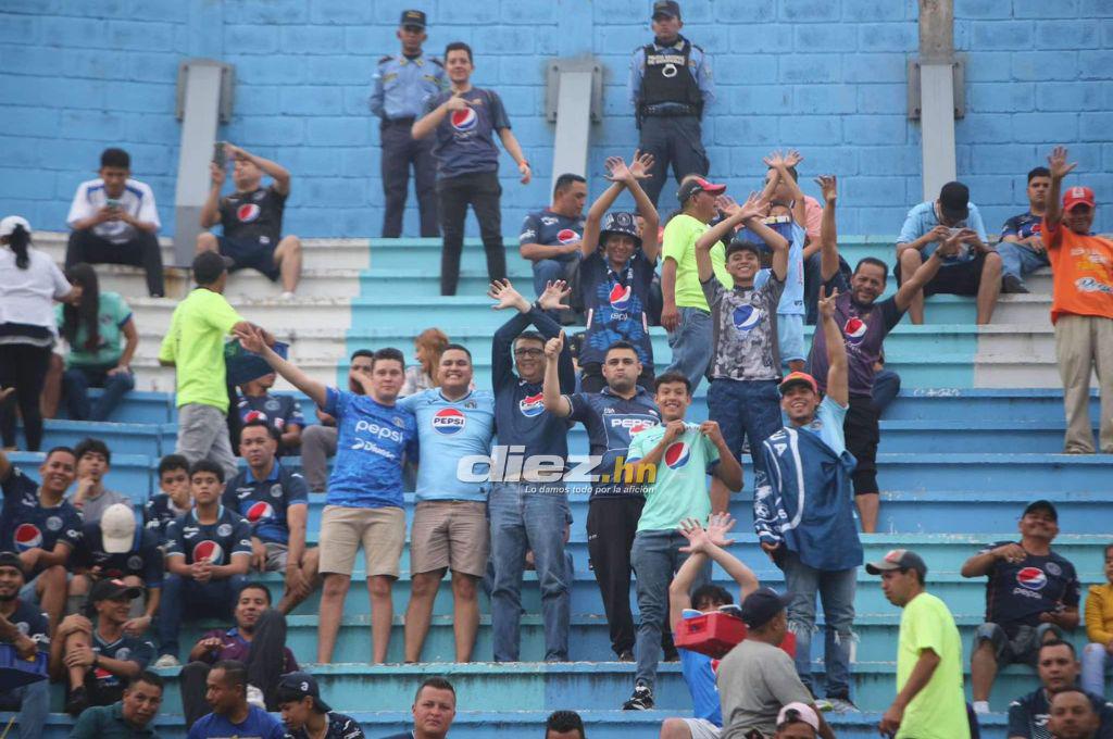 Polémico festejo de Yeison y su beso con una periodista; la fila de novias de los jugadores del Motagua y ¿hay nuevo pistolero?