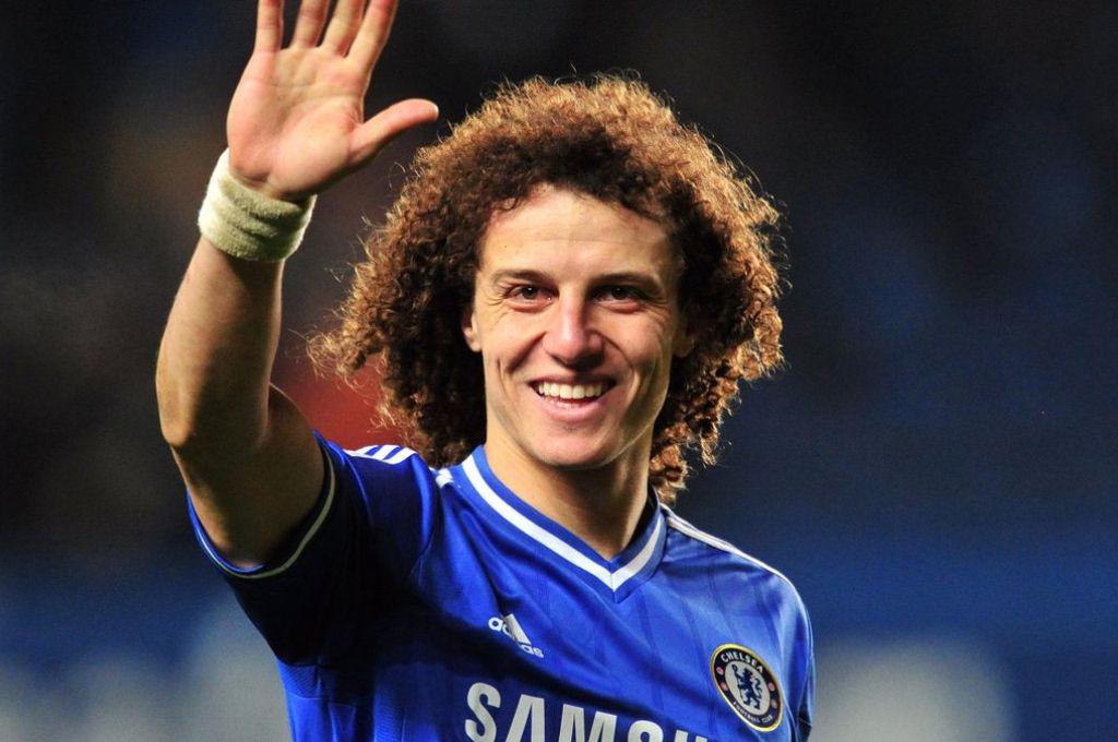 ¡Irreconocible! El rotundo cambio de look de David Luiz tras cortarse la melena: Parezco más joven