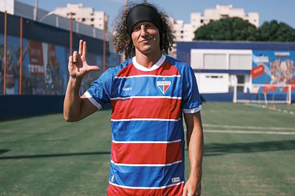 ¡Irreconocible! El rotundo cambio de look de David Luiz tras cortarse la melena: Parezco más joven