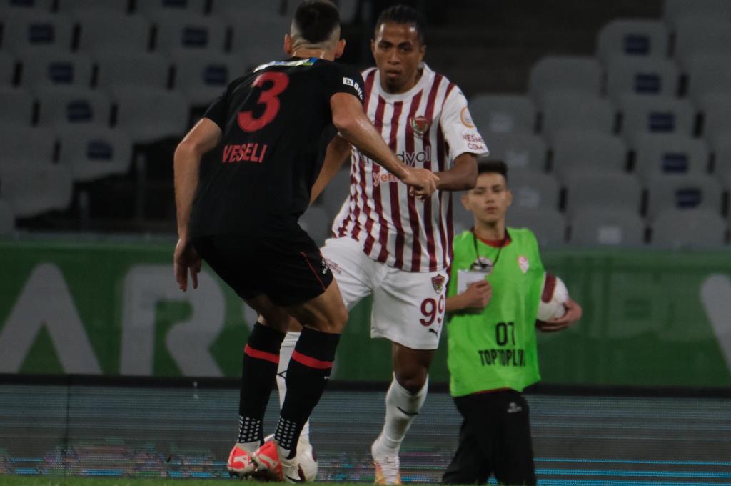 ¿Cómo le fue? El hondureño Rigoberto Rivas hace su debut oficial con el Hatayspor en la Superliga de Turquía