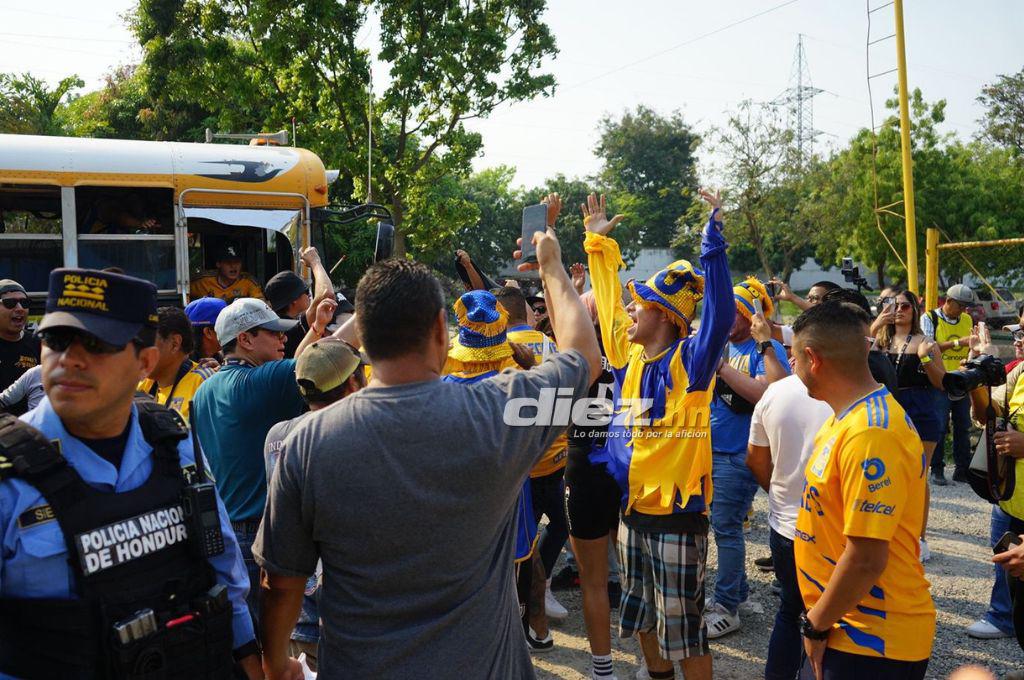 Motagua-Tigres: Resguardados con helicóptero, la invasión azteca y las bellas chicas que engalanan el estadio Olímpico