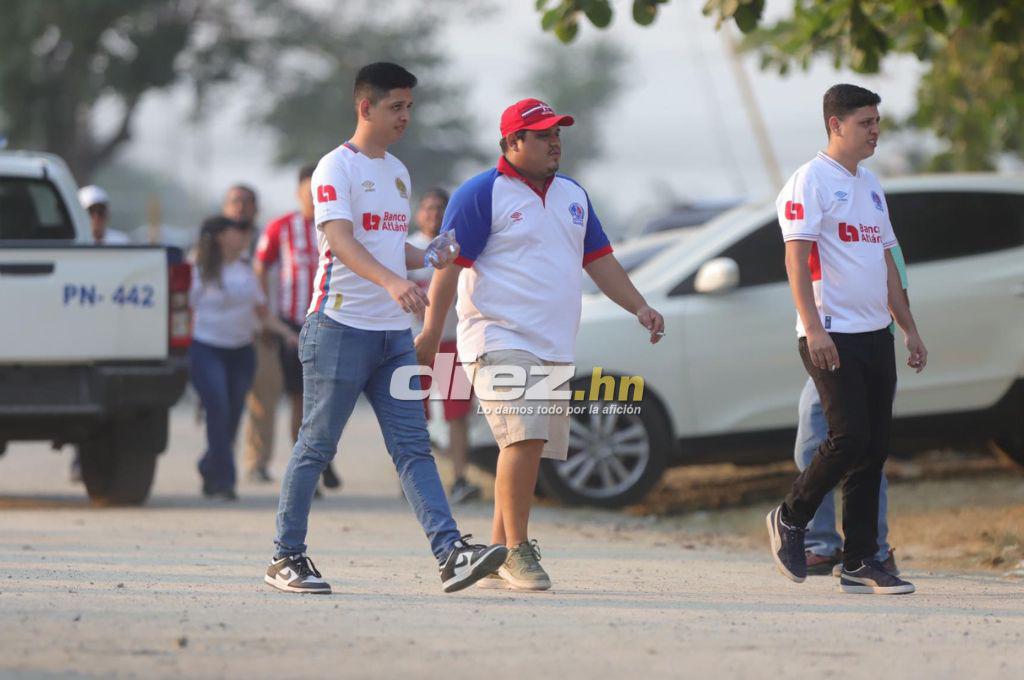 Así está el ambiente en el estadio Olímpico por el duelo del repechaje entre Real España y Olimpia; bellas aficionadas