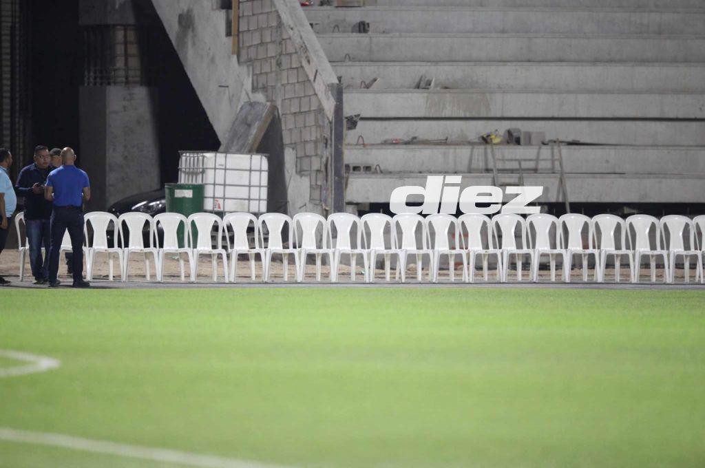 Polémica: Motagua y Cincinnati usarán sillas plásticas en banquillos improvisados para cumplir con Concacaf