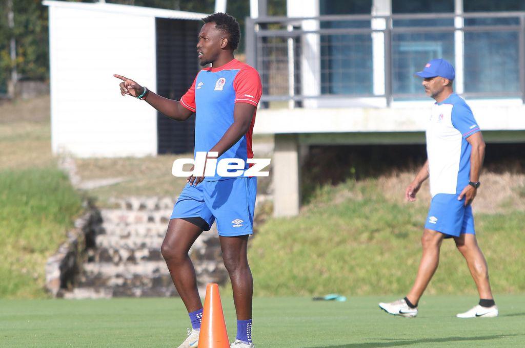 ¿Qué pasa con Araújo? Las imágenes del entreno del Olimpia; Elis activo y José Mendoza pendiente del futuro de Menjívar