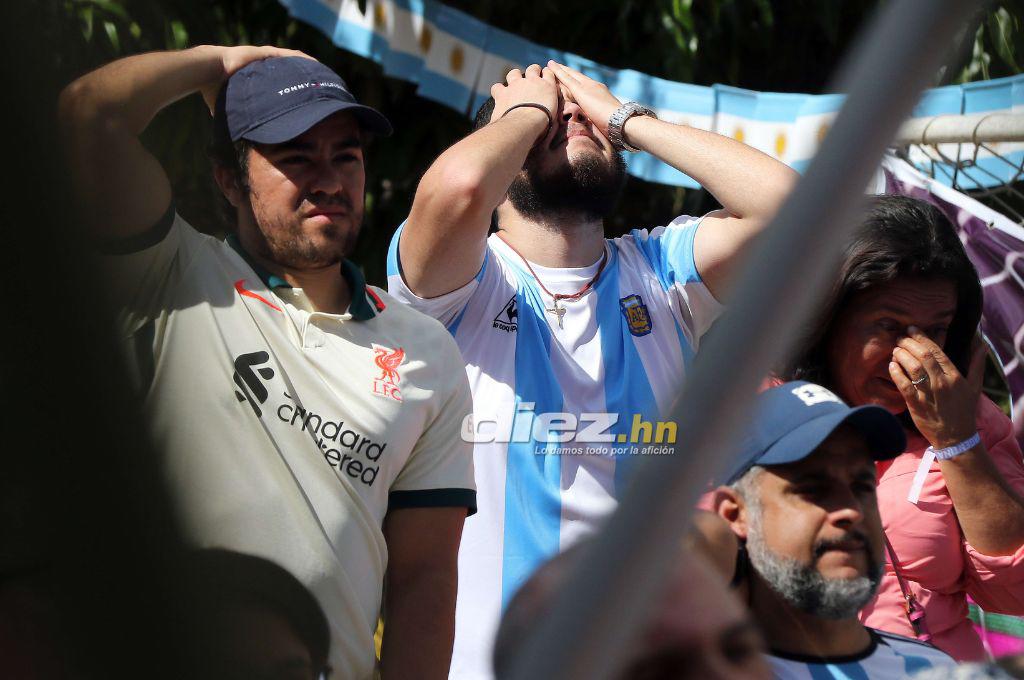 ¿Qué mirás bobo? con asado, al ritmo del bombo y entre abrazos: Así disfrutaron el título mundial en la Embajada de Argentina en Honduras