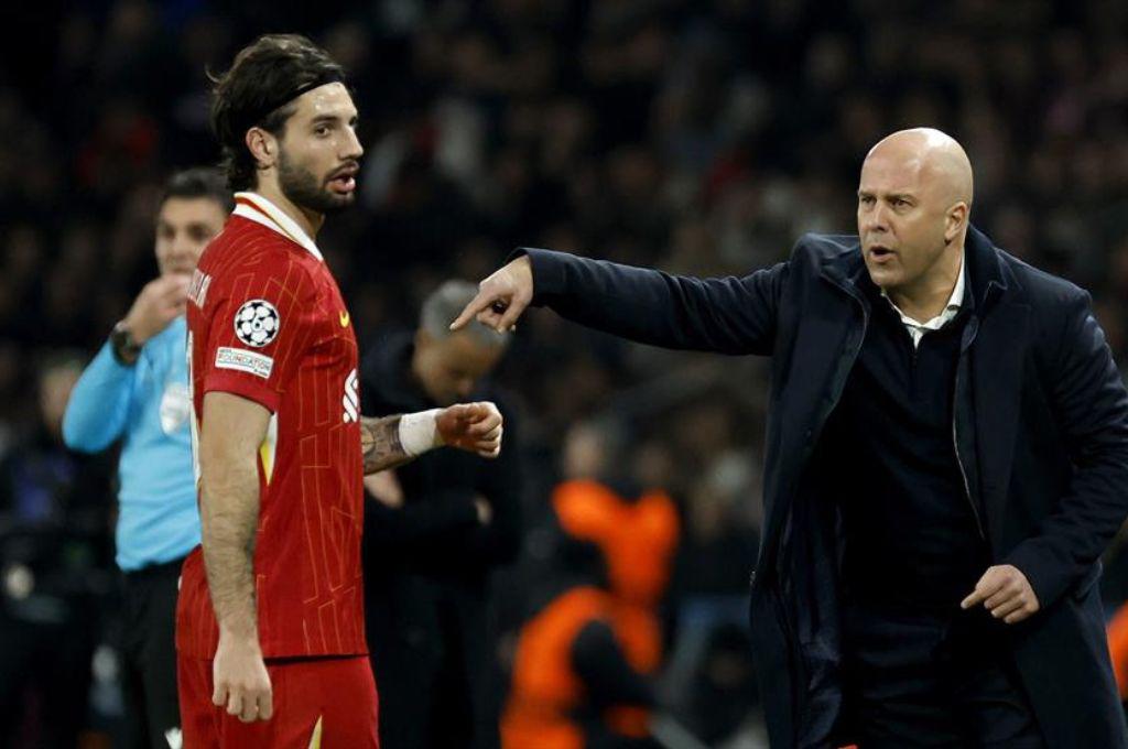 Arne Slot sorprende al comparar al Real Madrid y al Liverpool en cuanto a las formas de ganar partidos en la Champions