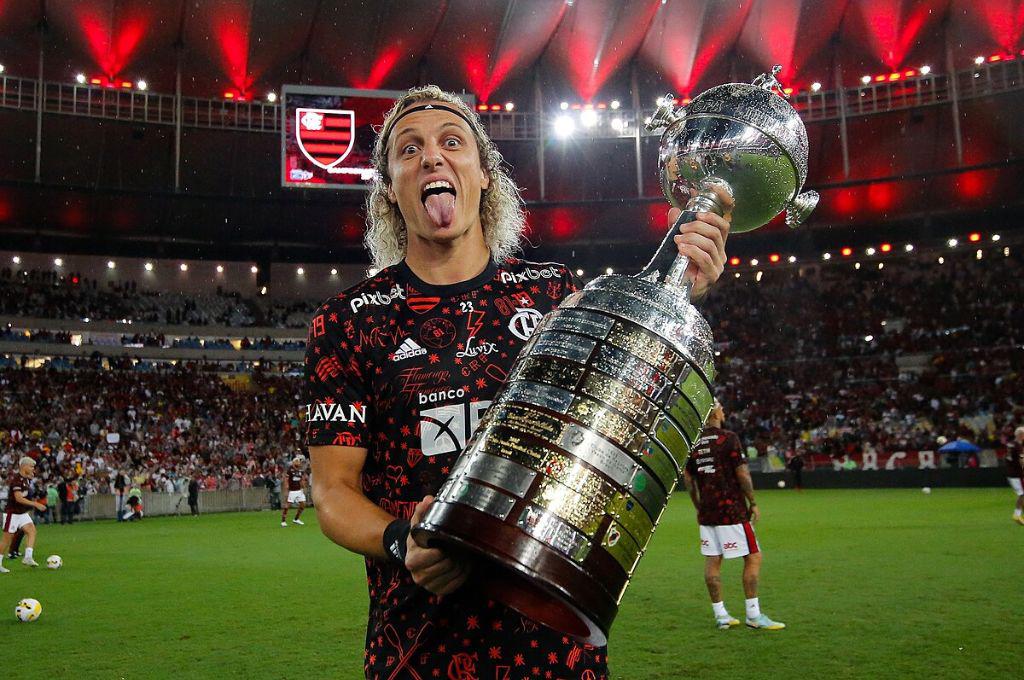 ¡Irreconocible! El rotundo cambio de look de David Luiz tras cortarse la melena: Parezco más joven