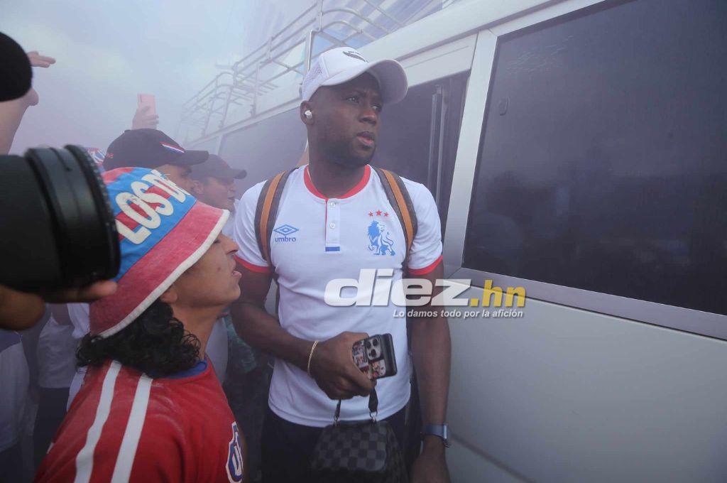 Olimpia-Génesis: ¿Qué pasó con Tilguath en su llegada?, el show de la Ultra Fiel y el gesto de los jugadores con la afición blanca