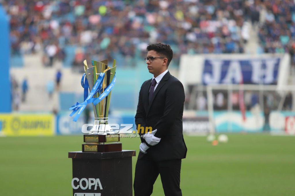 Los feos gestos de Menjívar y Beckeles a la afición de Motagua, el lamento de Auzmendi y el enojo de Troglio con el árbitro